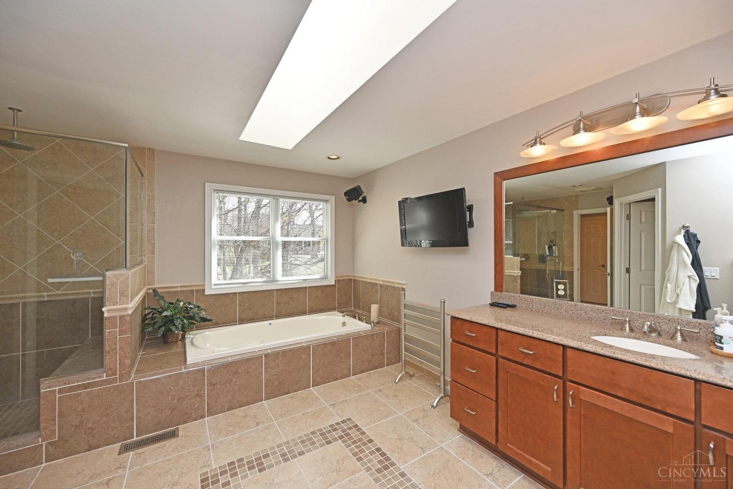 6826 Treeridge Drive, Anderson Twp, Ohio image 38
