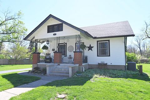 Photo of 134 Oak Street, Loveland, OH 45140 (MLS # 1874555)