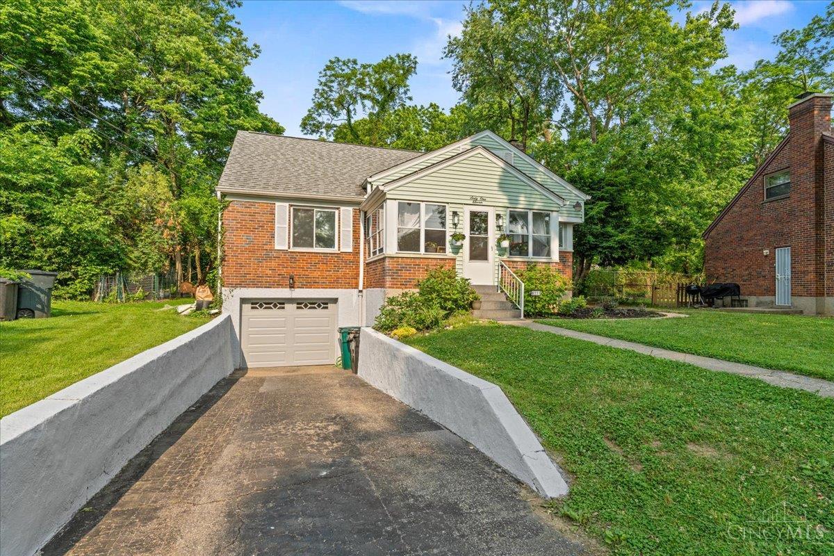 6111 Faircrest Court, Cincinnati, Ohio image 2