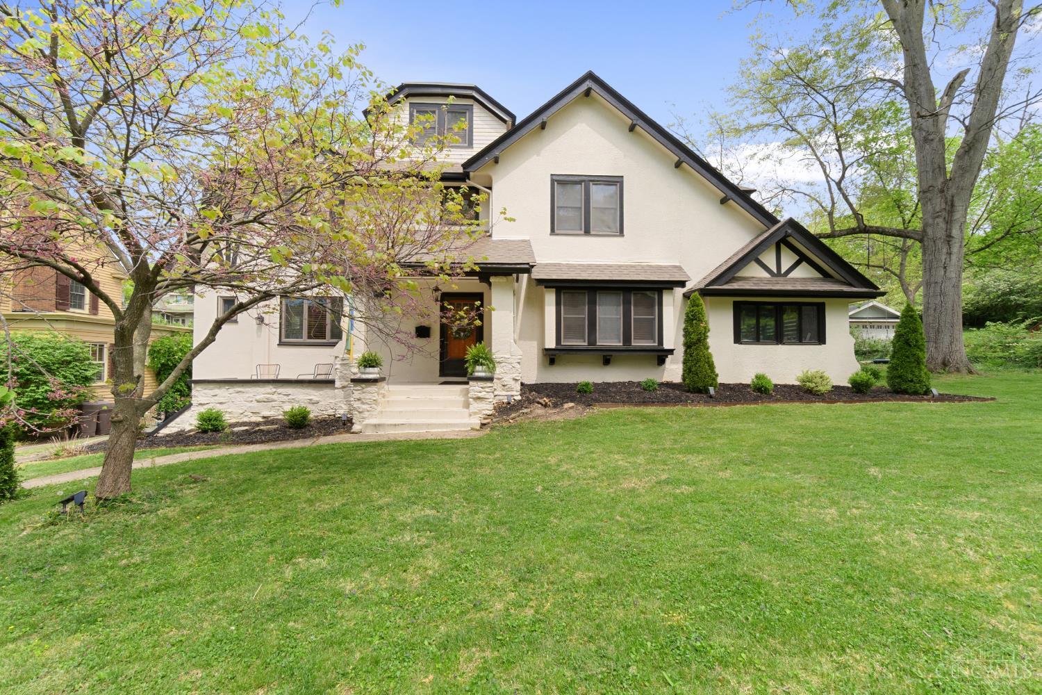 3936 Red Bud Avenue