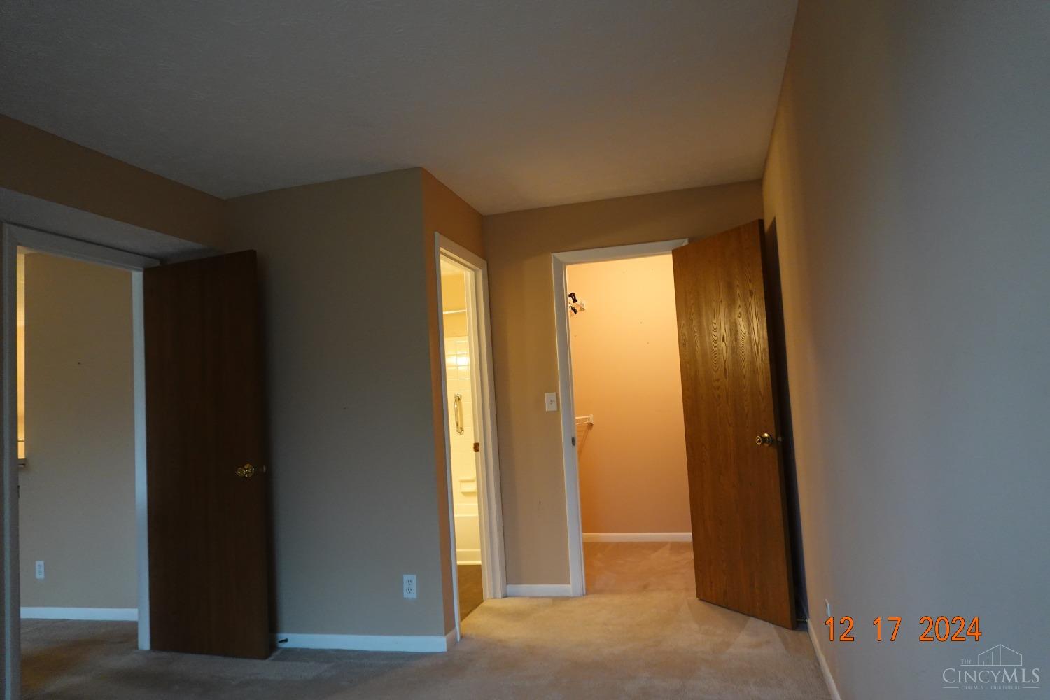 5991 Meadowcreek Drive #3, Miami Twp, Ohio image 8