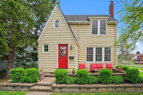 Photo of 154 Mound Avenue, Milford, OH 45150 (MLS # 1857646)