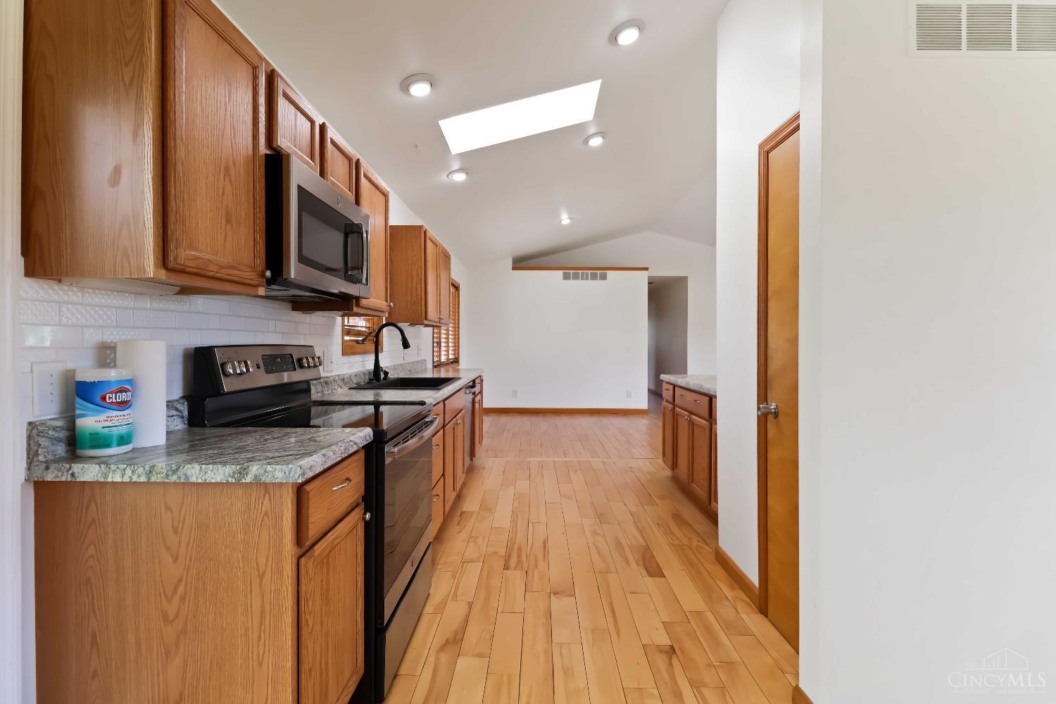 9146 Fidelis Drive, Blue Ash, Ohio image 13