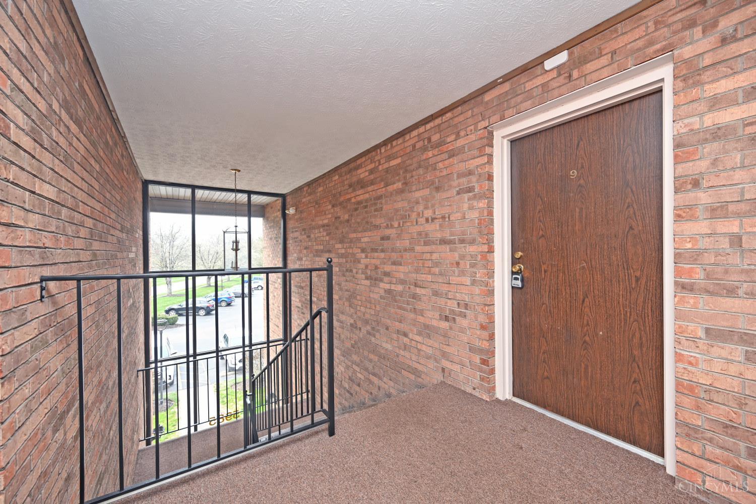 5985 Meadow Creek Drive 9