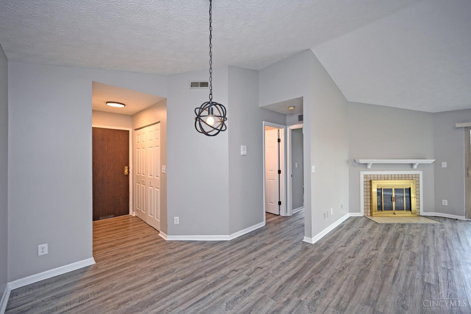 5985 Meadow Creek Drive 9