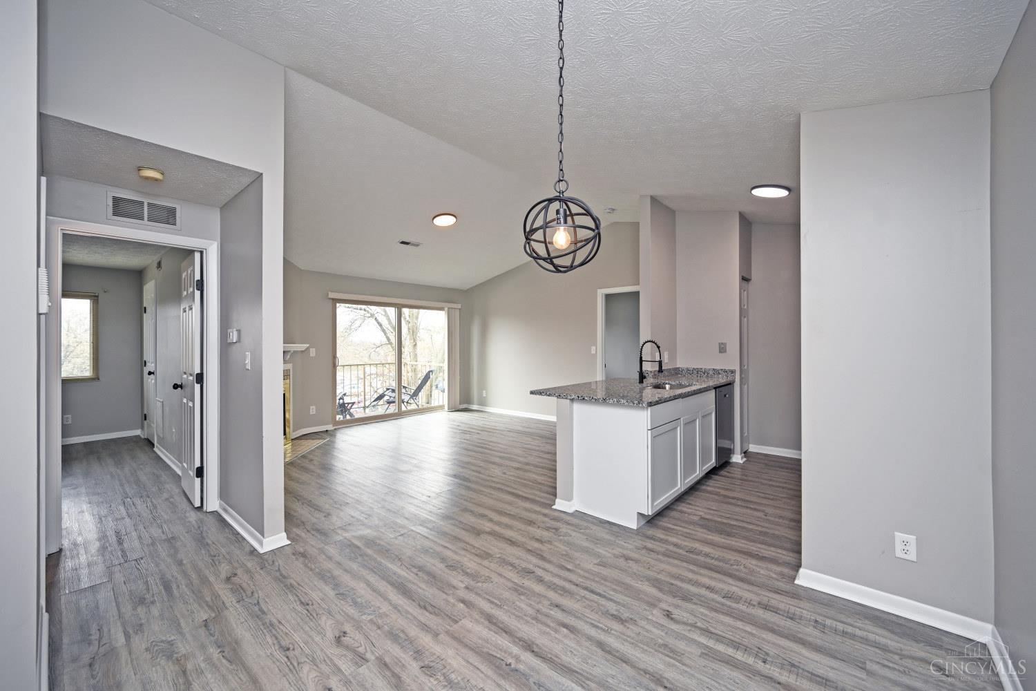 5985 Meadow Creek Drive 9