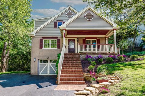 Photo of 3507 Aultwoods Lane, Cincinnati, OH 45208 (MLS # 1878293)