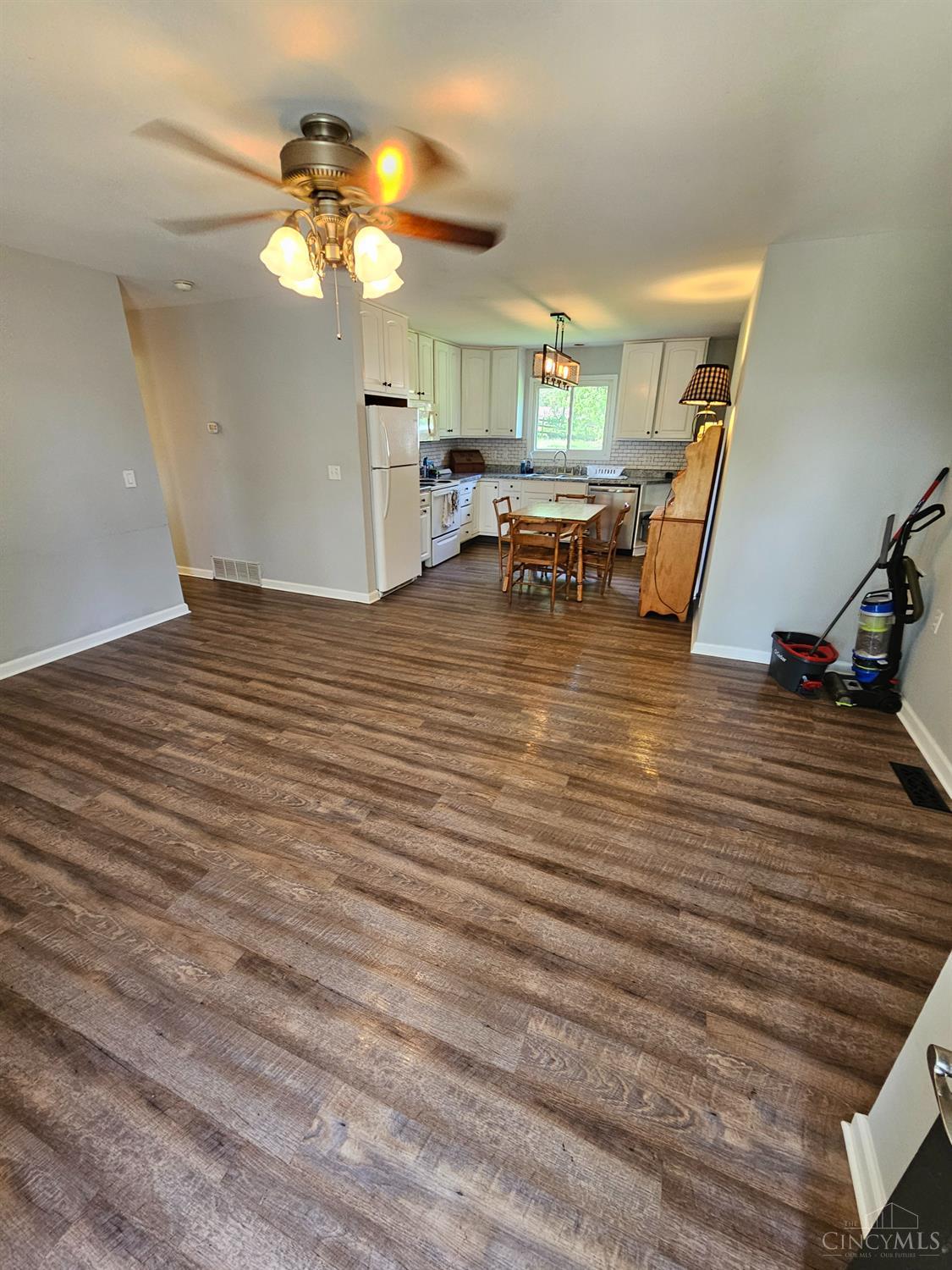 390 W Hendricks Street, Camden, Ohio image 3