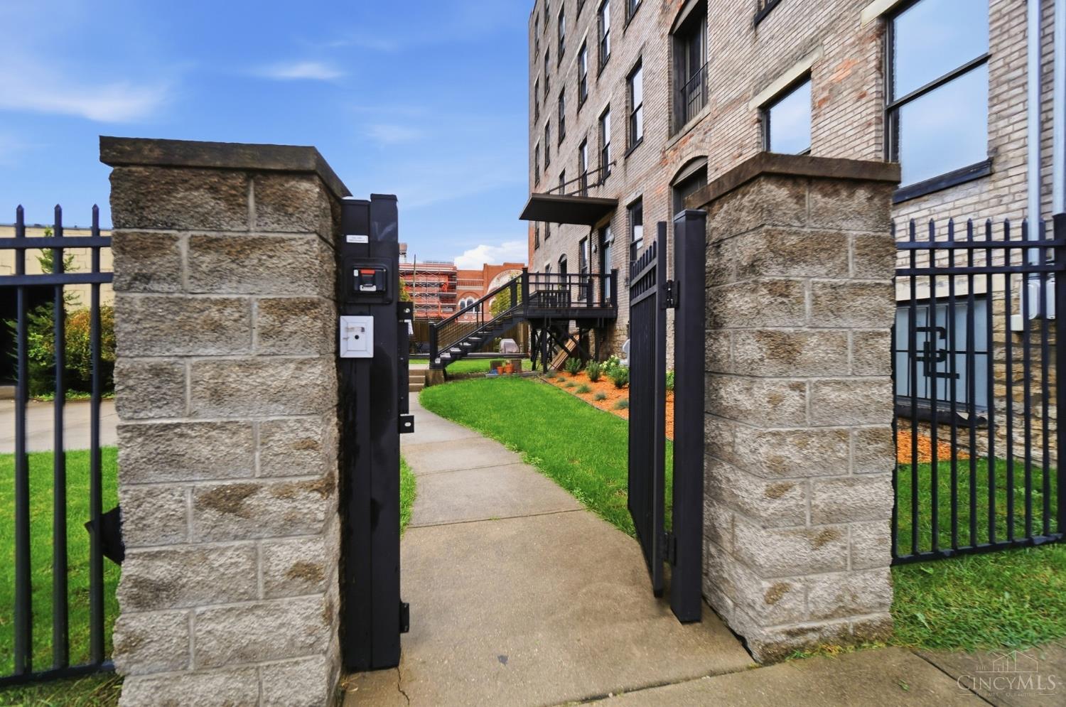 1908 Dunlap Street 1W