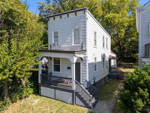 Photo of 1618 Dewey Avenue, Cincinnati, OH 45205 (MLS # 1856908)