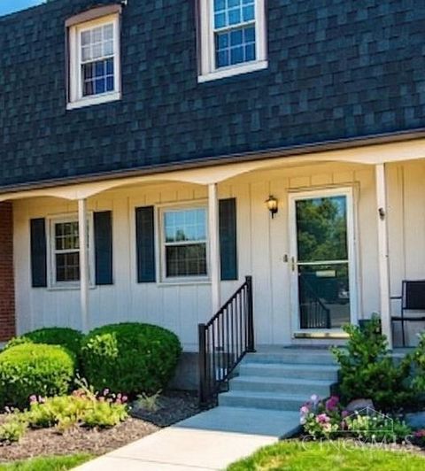 Photo of 19 Creekwood Square, Glendale, OH 45246 (MLS # 1872842)