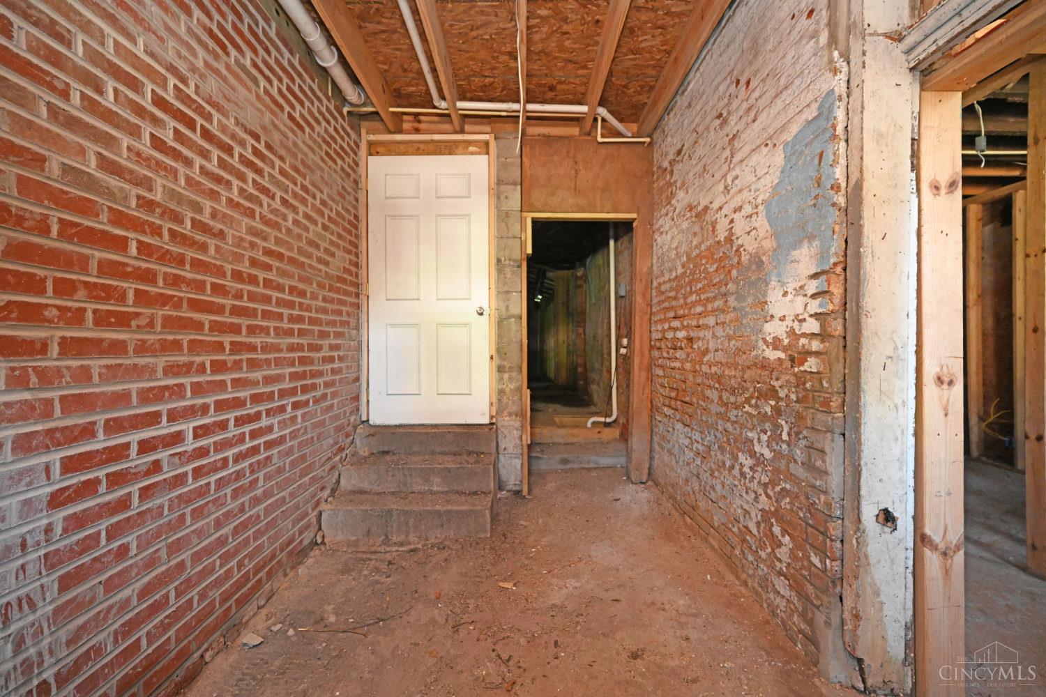 38 E Clifton Avenue