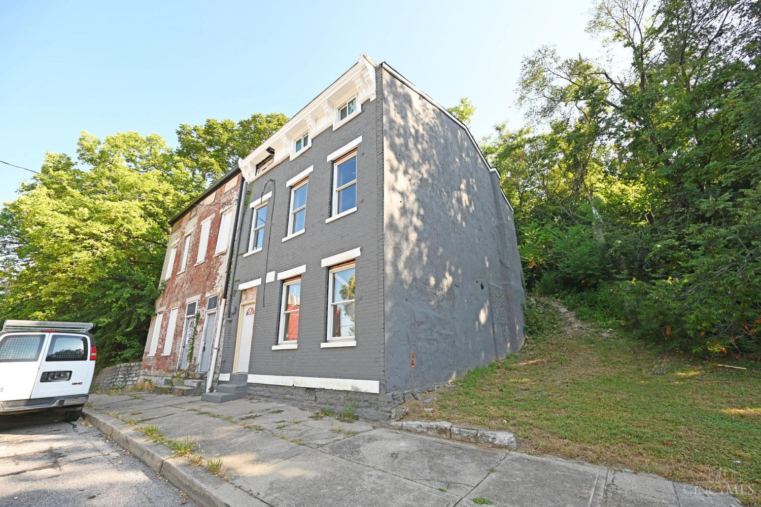 38 E Clifton Avenue