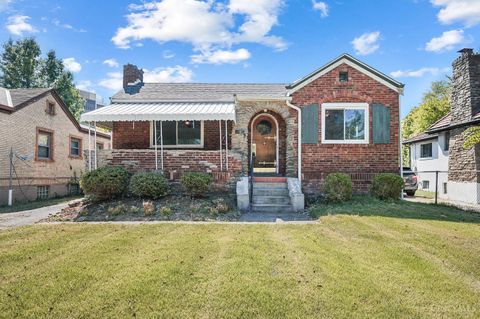 Photo of 1551 Kenova Avenue, Cincinnati, OH 45237 (MLS # 1855532)