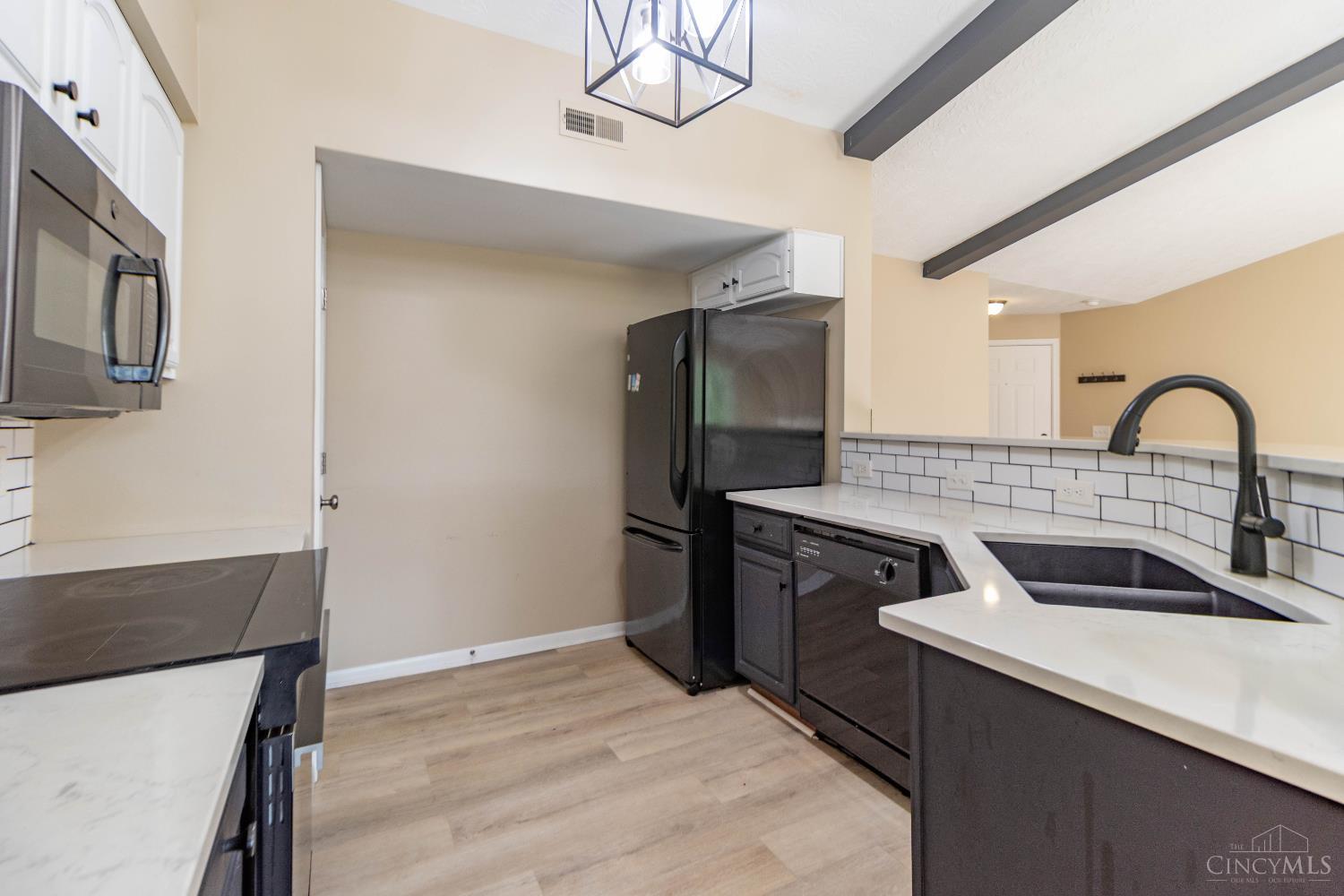 4344 North Point 302