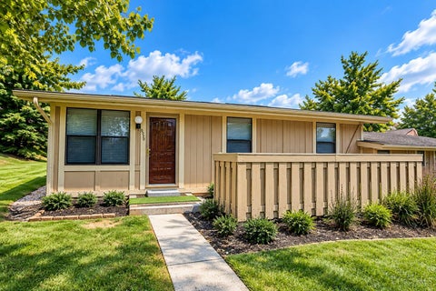 Condo For Sale - 5070 Foxwood Place<br/> West Chester, OH 45011