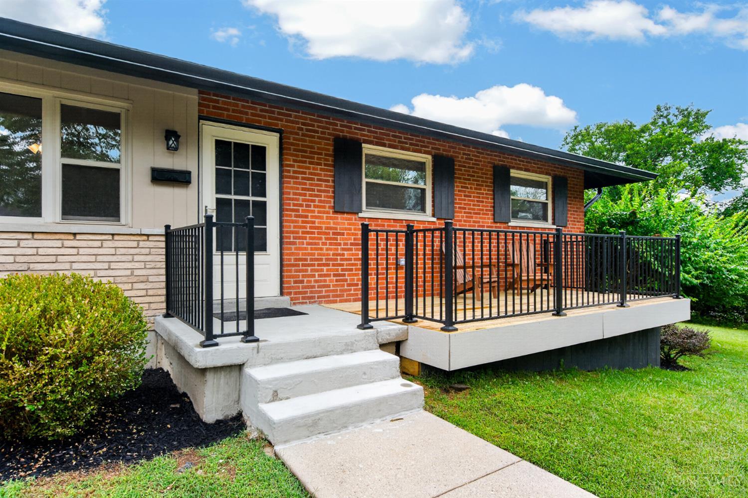 9031 Rolling Lane