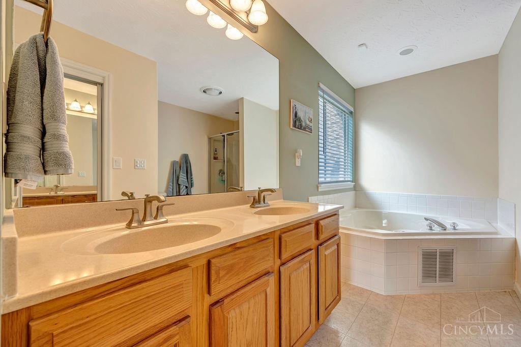 3524 Alec Drive, Fairfield, Ohio image 16