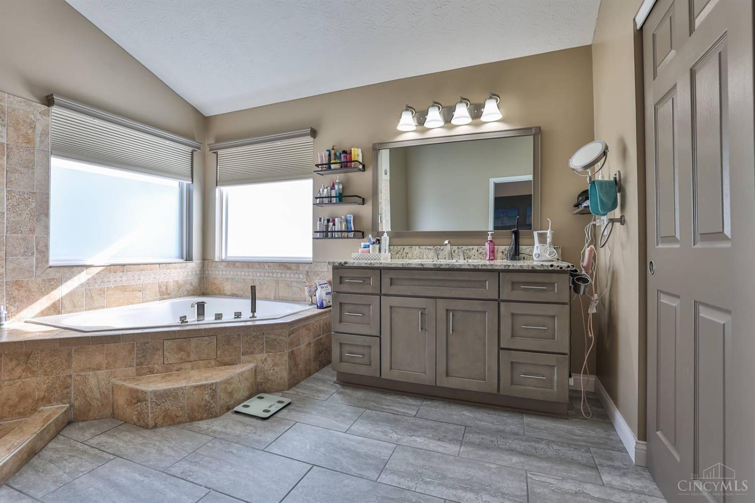 2643 Riverchase Drive, Middletown, Ohio image 22