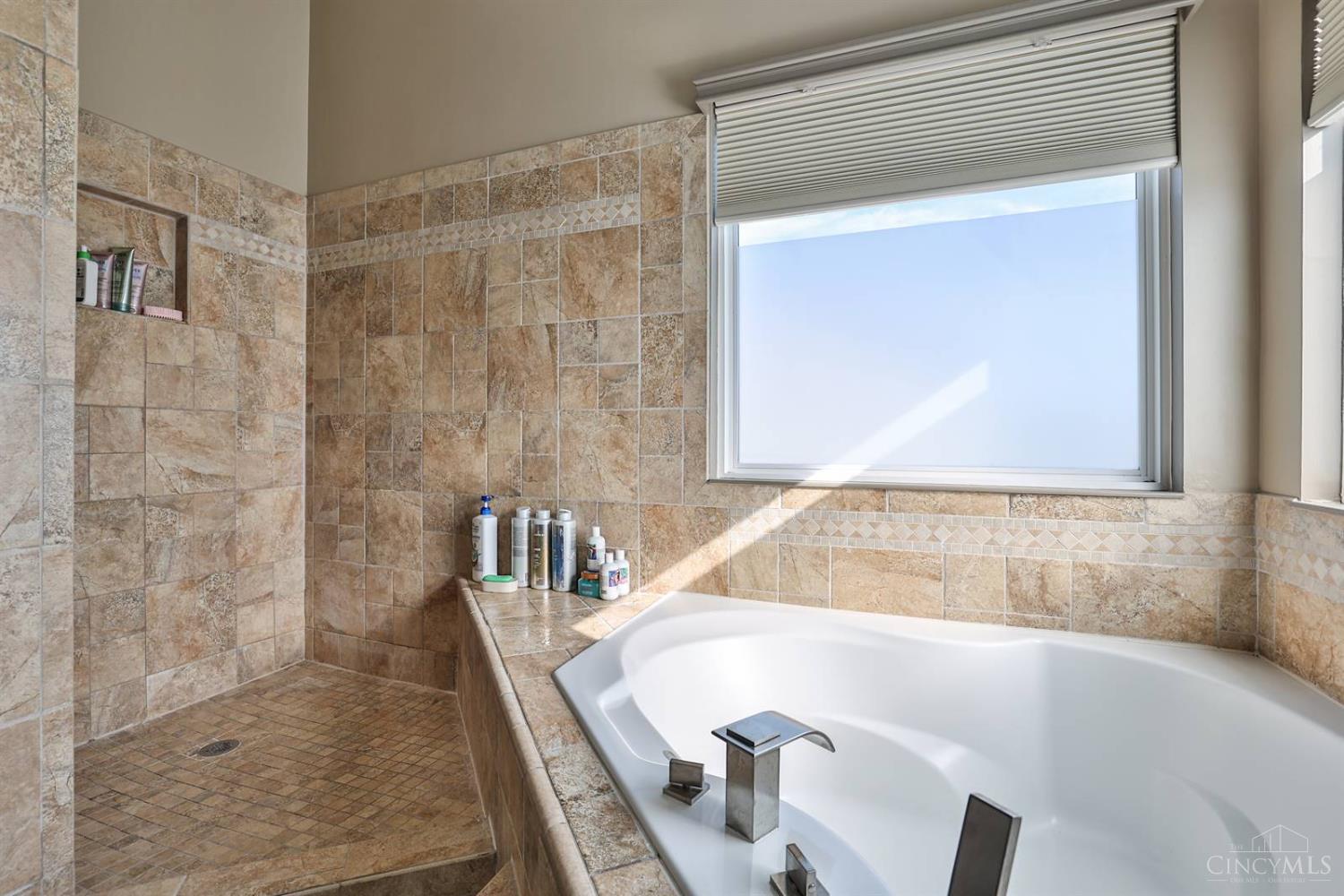 2643 Riverchase Drive, Middletown, Ohio image 23