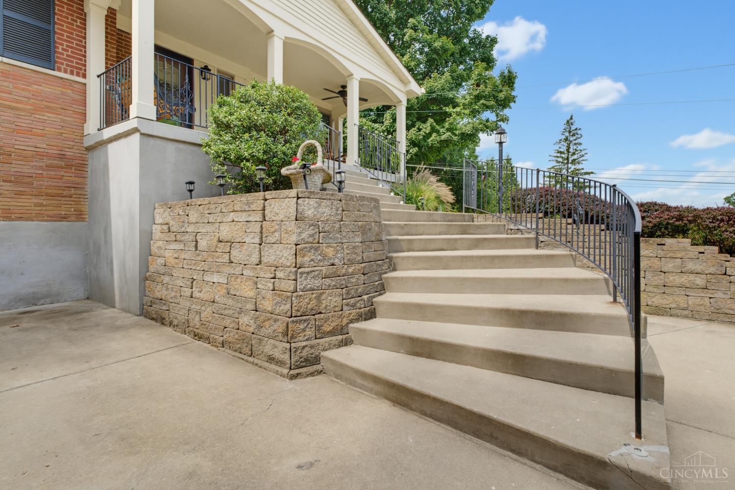699 Eversole Road