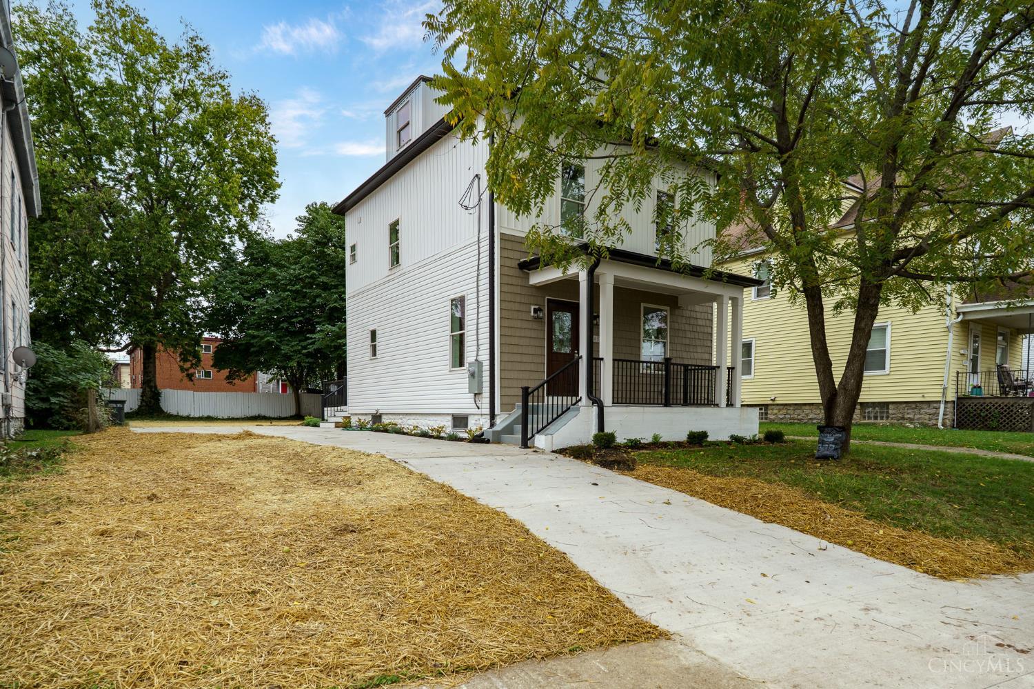 2043 Lawrence Avenue