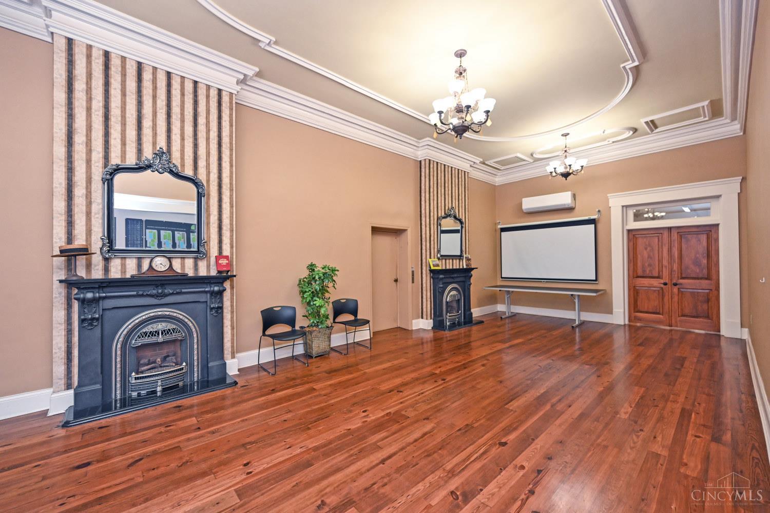 19 E Eighth Street