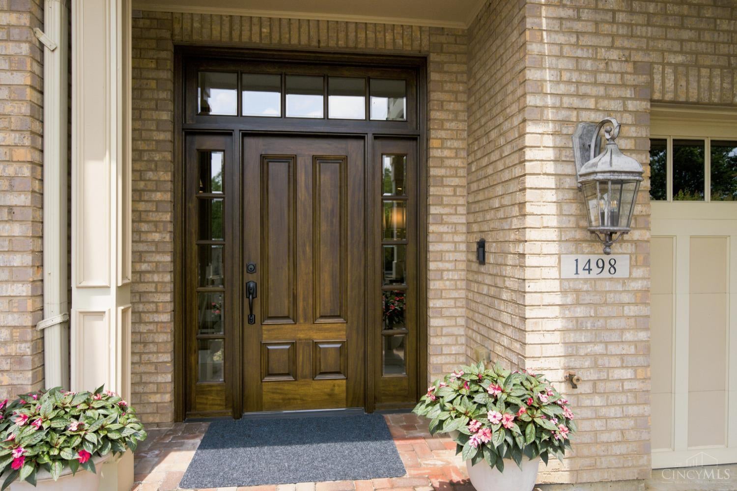 1498 Riverside Drive