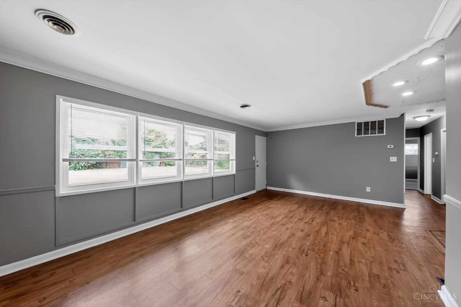 8877 Balboa Drive