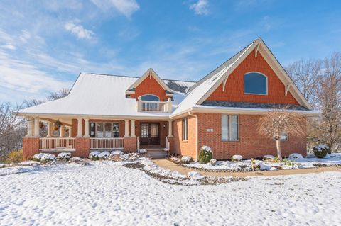 Photo of 15 Amanda Ct Ct, Hamilton, OH 45013 (MLS # 1863091)