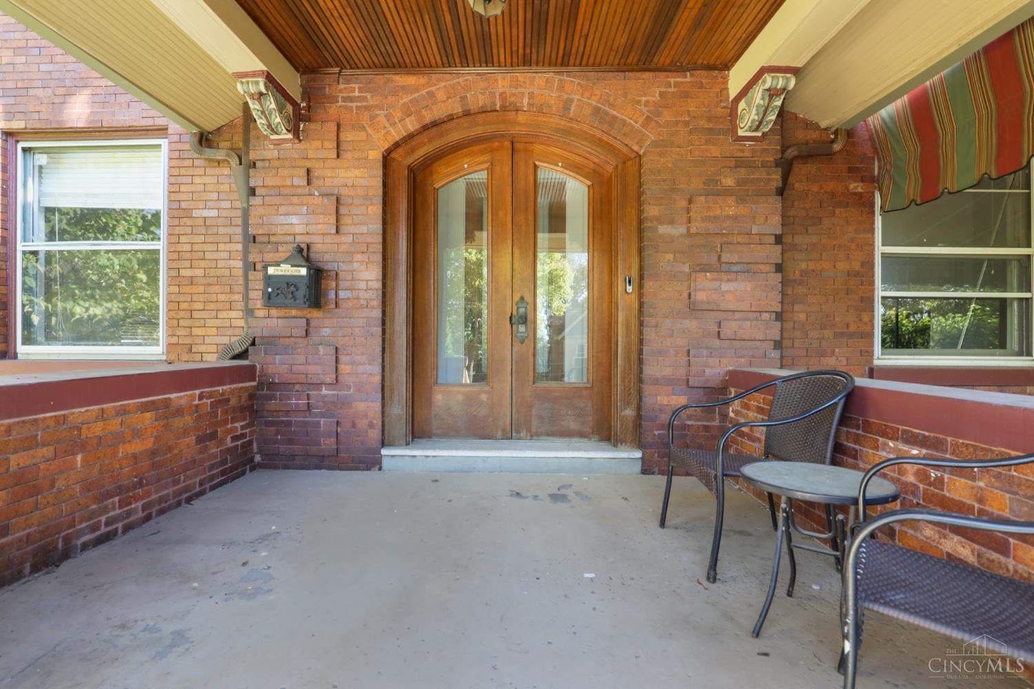 2100 St James Avenue