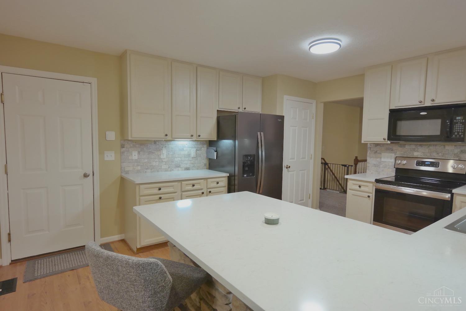 2482 Koehler Drive, Monroe, Ohio image 15