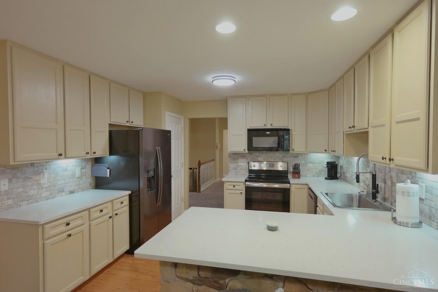 2482 Koehler Drive, Monroe, Ohio image 13