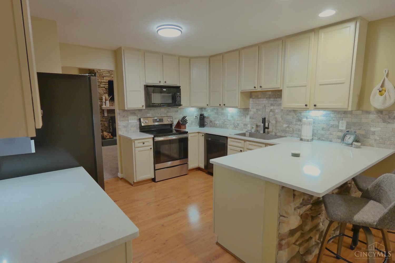 2482 Koehler Drive, Monroe, Ohio image 16