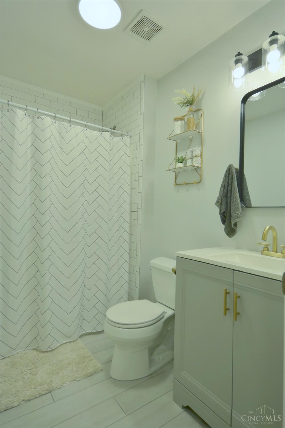 2482 Koehler Drive, Monroe, Ohio image 33