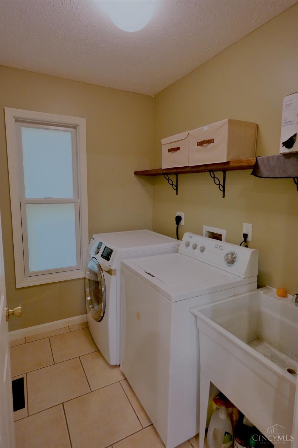 2482 Koehler Drive, Monroe, Ohio image 32