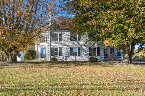 Photo of 134 Chillicothe Avenue, Hillsboro, OH 45133 (MLS # 1860946)