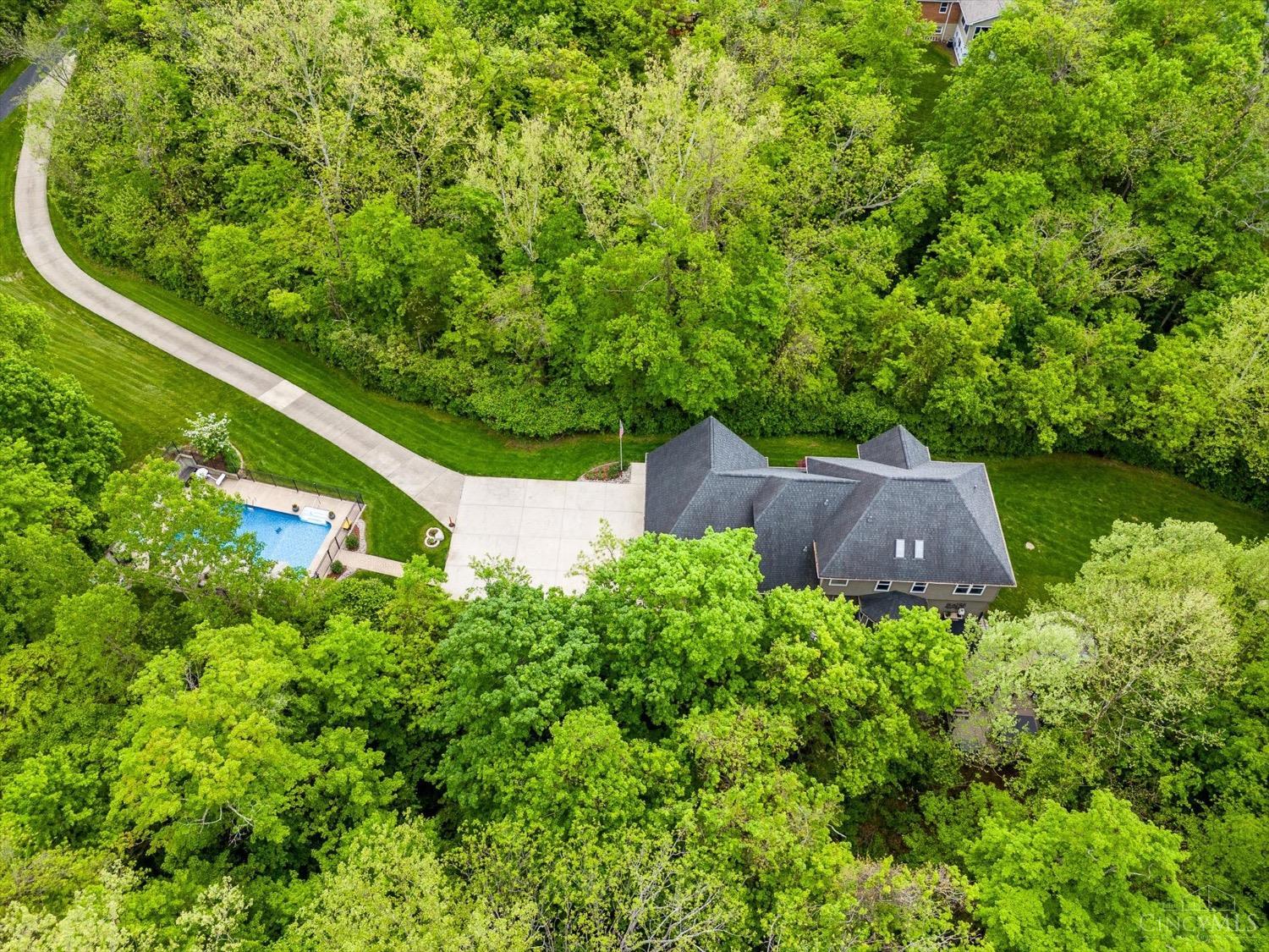 1115 Raintree Drive, Miami Twp, Ohio image 17