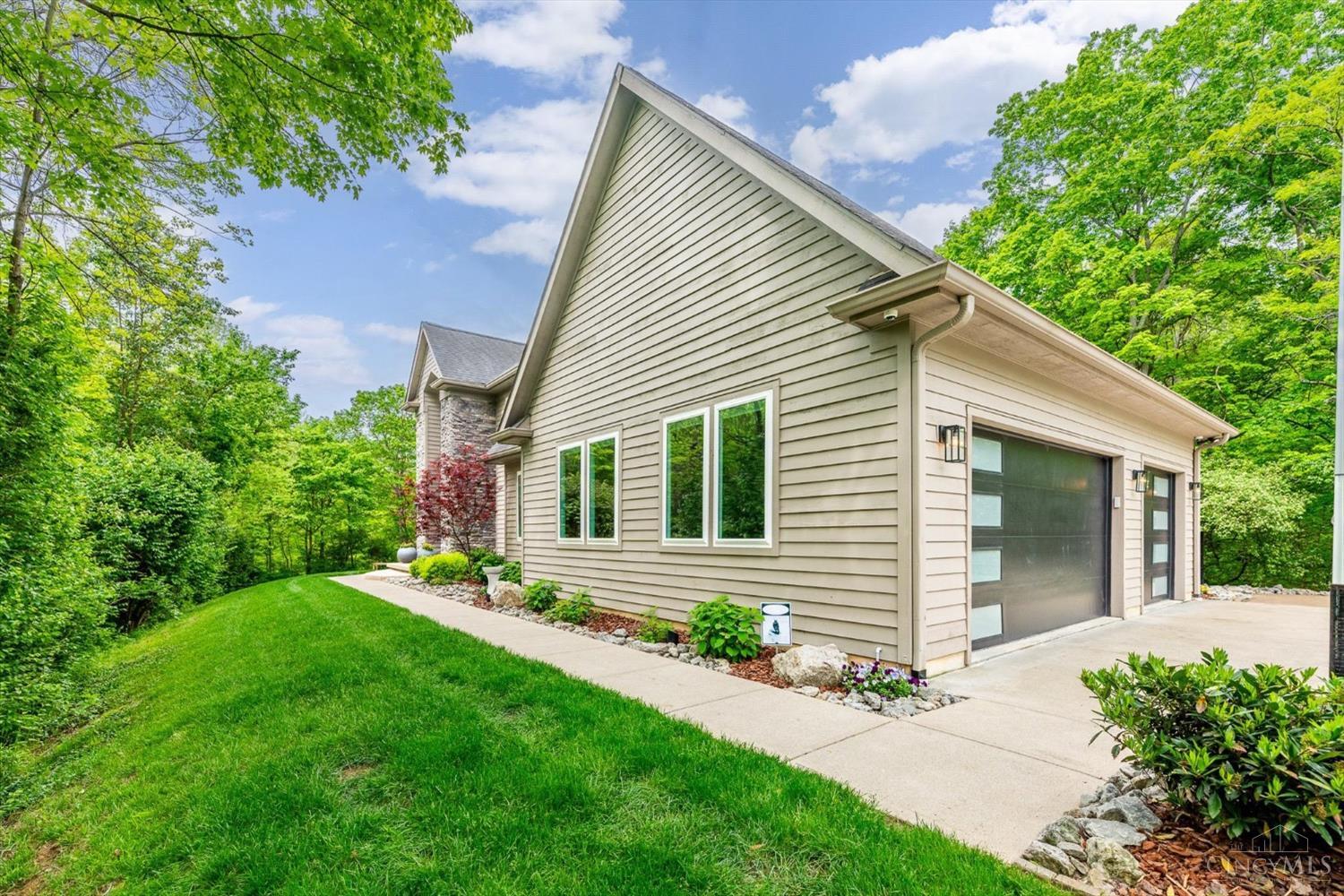 1115 Raintree Drive, Miami Twp, Ohio image 2