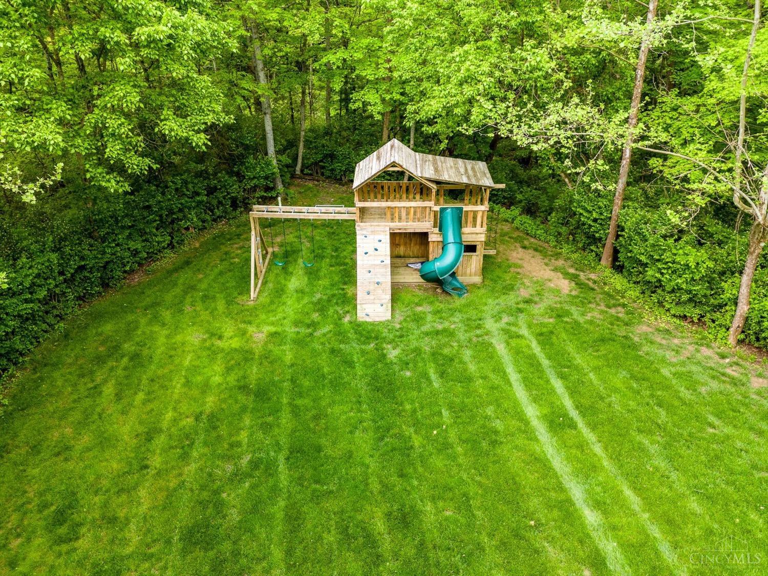 1115 Raintree Drive, Miami Twp, Ohio image 7