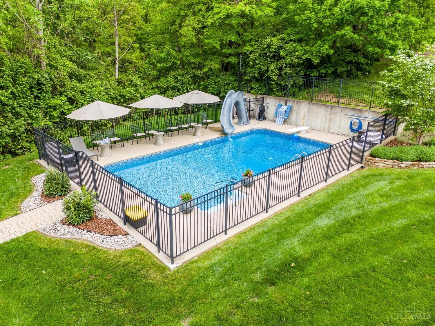 1115 Raintree Drive, Miami Twp, Ohio image 9