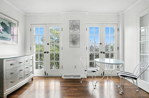Photo of 854 Rue De La Paix #B1, Cincinnati, OH 45220 (MLS # 1847735)