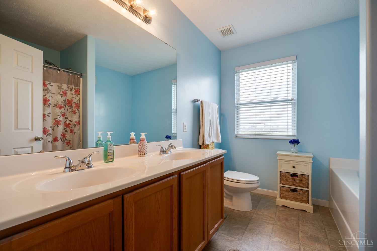 2055 Cathedral Lane, Hamilton, Ohio image 17