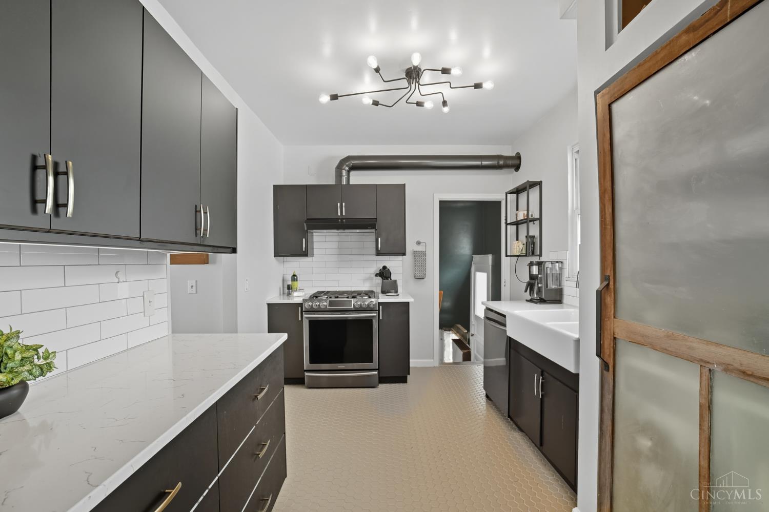 6006 Grand Vista Avenue