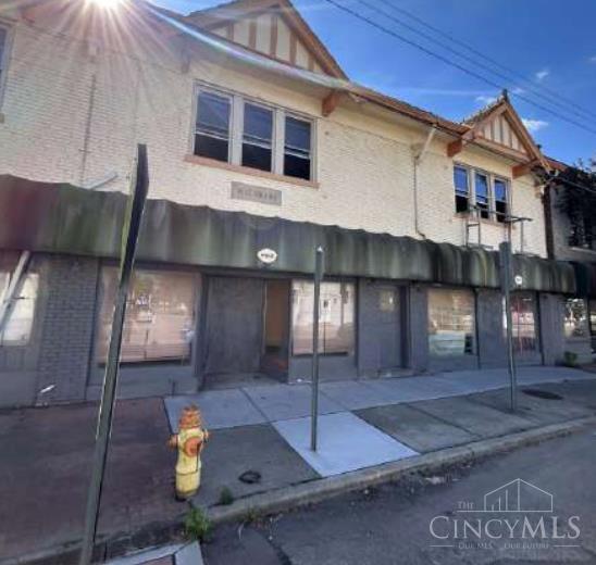 701 W Wyoming Avenue