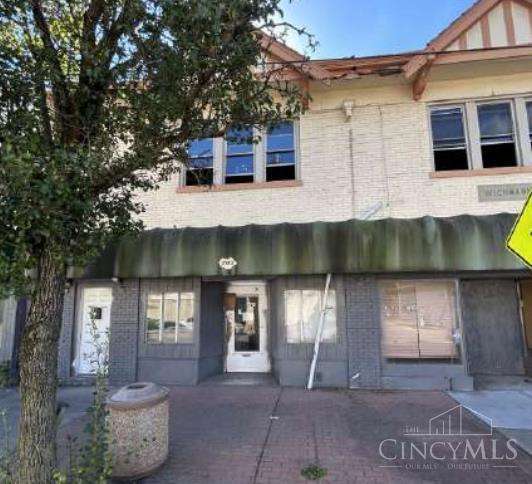 701 W Wyoming Avenue