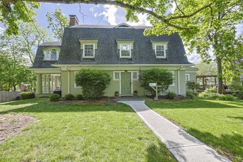 Photo of 2873 Linwood Avenue, Cincinnati, OH 45208 (MLS # 1877382)