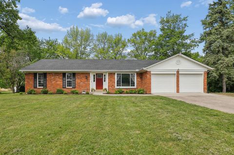 Photo of 8049 Shade Tree Drive, West Chester, OH 45069 (MLS # 1877487)