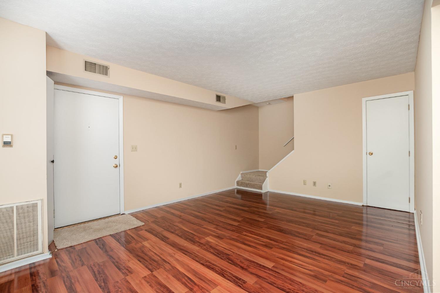 982 E Crescentville Road, West Chester, Ohio image 3