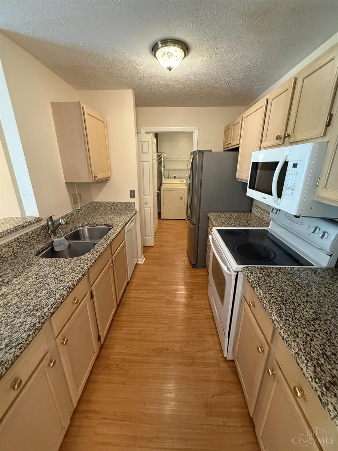 120 Carrington Lane #207, Loveland, Ohio image 2